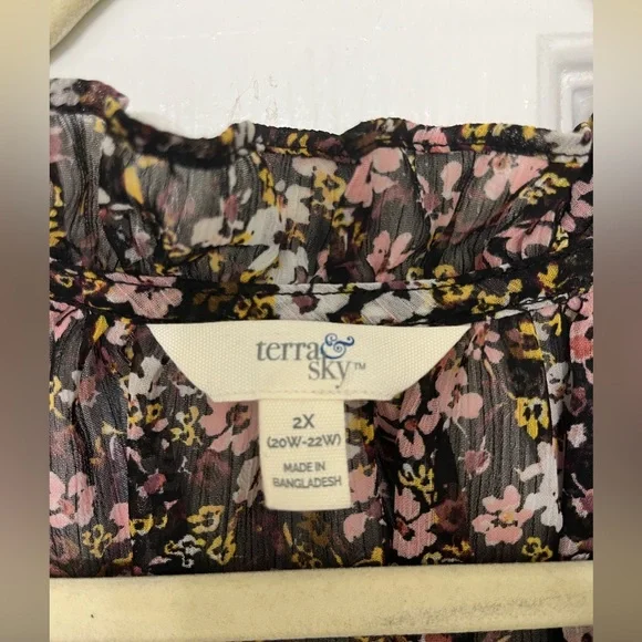 Terra & Sky 2X Floral Blouse 🌸 - Picture 3 of 8